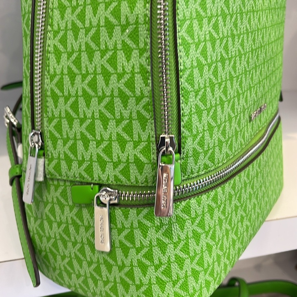 Michael Kors Rhea Medium Signature Logo Backpack
Jungle Green
NWT - Picture 16 of 16